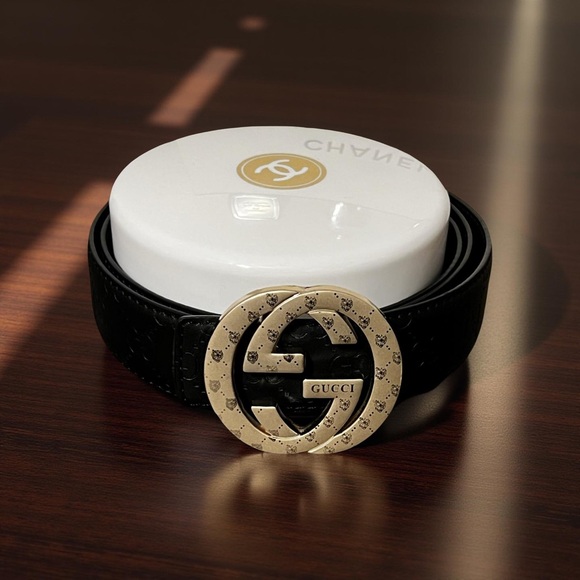 Authentic Gucci Women's Signature Leather Belt with an Interlocking G buckle. - Picture 1 of 6